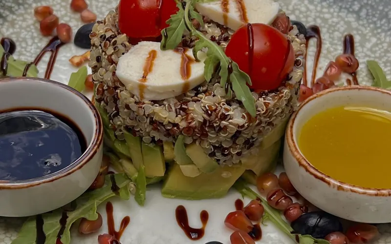 Quinoa salad with tomatoes, mozzarella and avocado